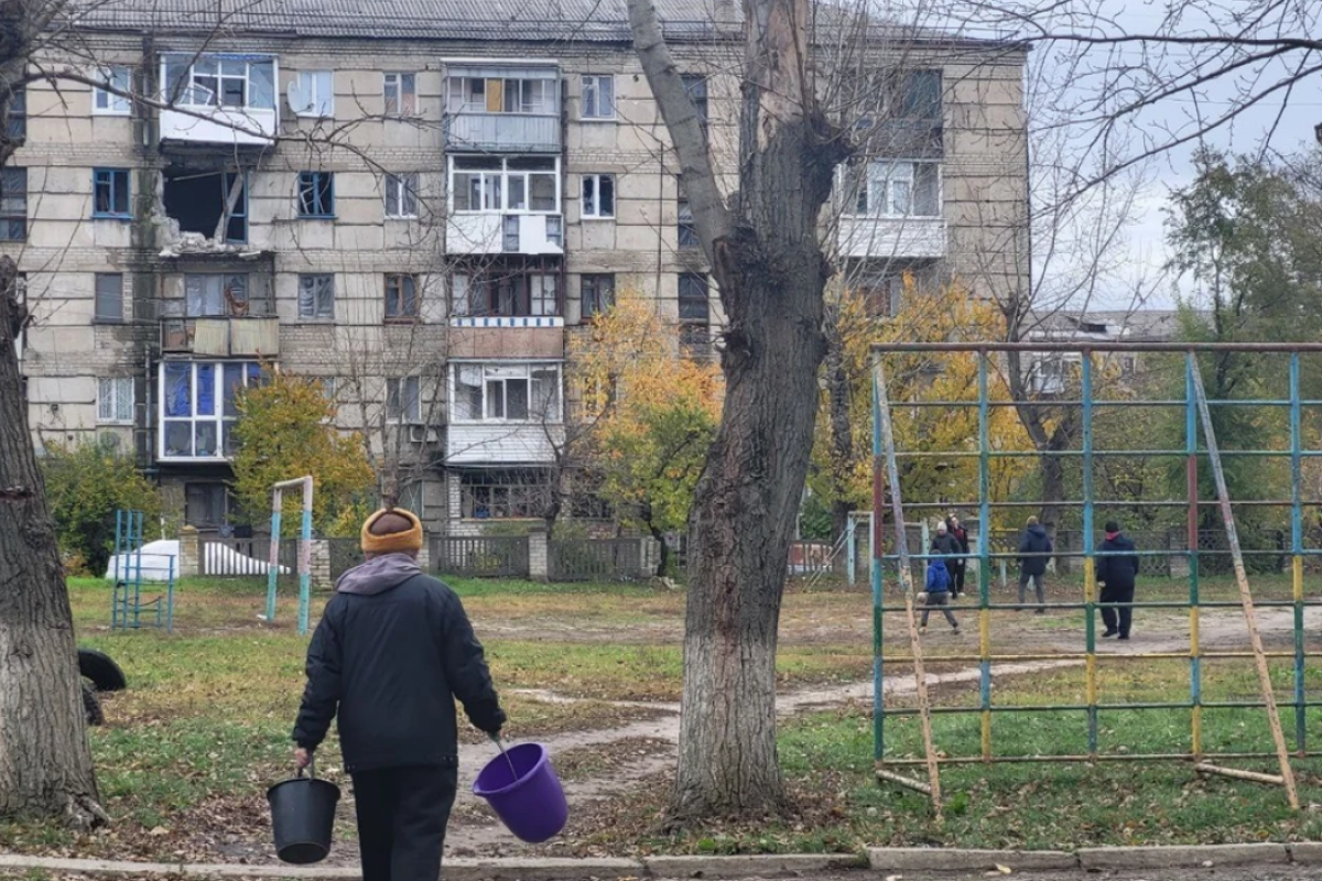 Больницу ремонтируют, еду на улицах раздают: оккупанты показали на фото, как "процветает" Лисичанск Больницу ремонтируют, еду на улицах раздают: оккупанты показали на фото, как "процветает" Лисичанск