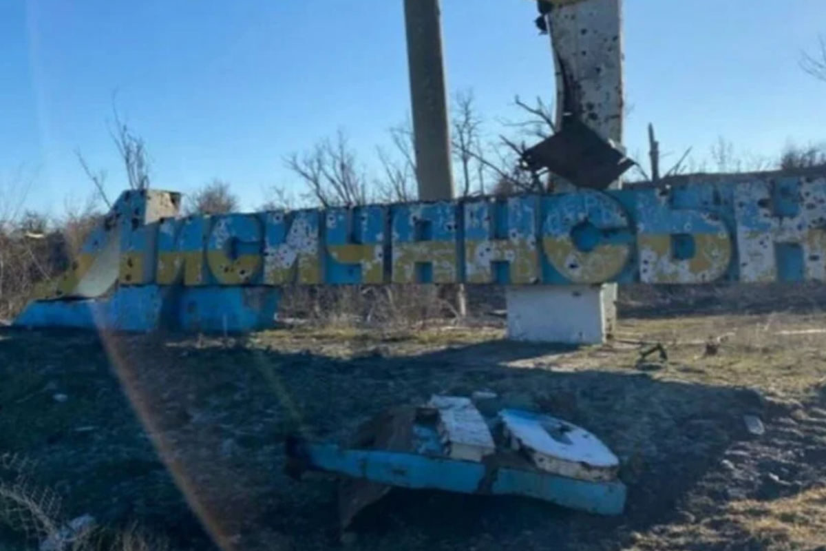 В Лисичанске оккупанты пилят все деревья под предлогом "восстановления" света, - соцсети