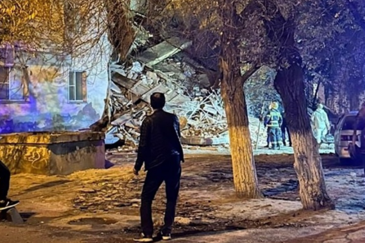 У російському місті обрушились два під'їзди житлового будинку - фото У російському місті обрушились два під'їзди житлового будинку - фото