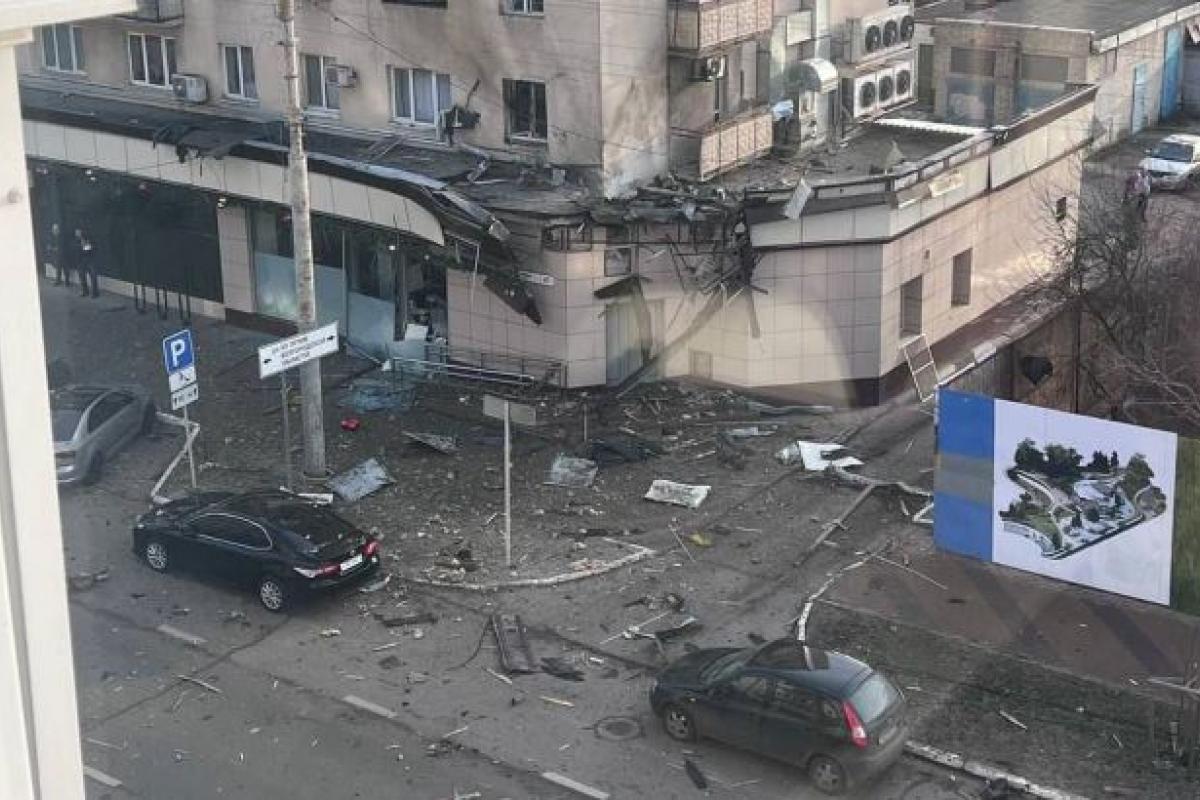 В российском Белгороде "прилеты": момент удара в центре города попал на камеры В российском Белгороде "прилеты": момент удара в центре города попал на камеры