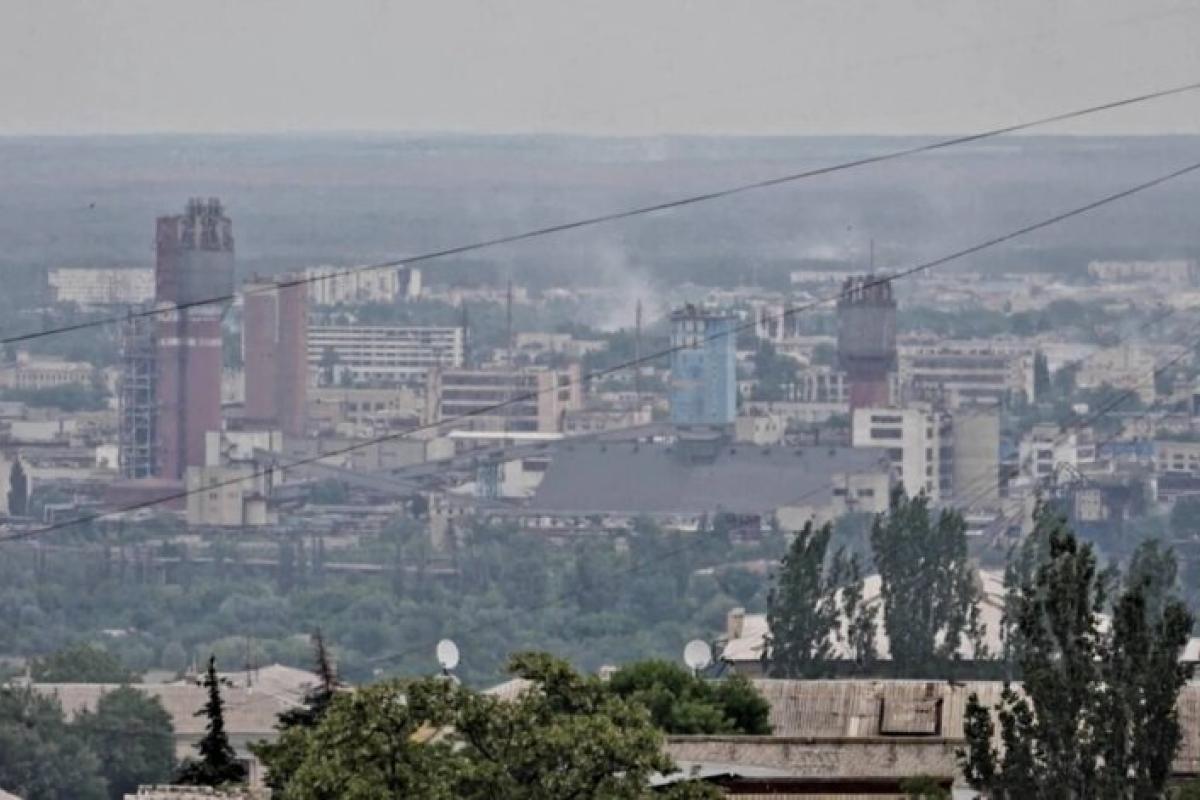 У Сєвєродонецьку встановили ялинку: у мережі показали фото, та розповіли про життя в окупації У Сєвєродонецьку встановили ялинку: у мережі показали фото, та розповіли про життя в окупації