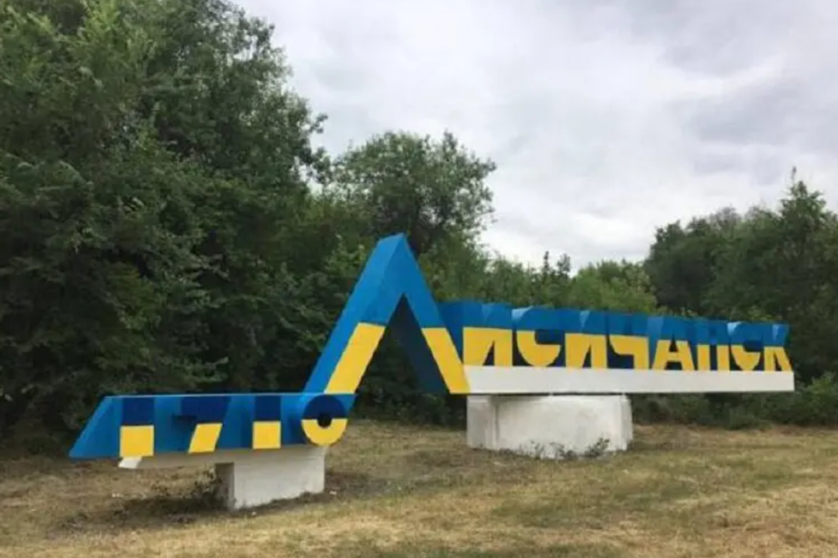 "Гримає так, що люди бояться світло вмикати": Обстановка в окупованому Лисичанську від очевидців "Гримає так, що люди бояться світло вмикати": Обстановка в окупованому Лисичанську від очевидців