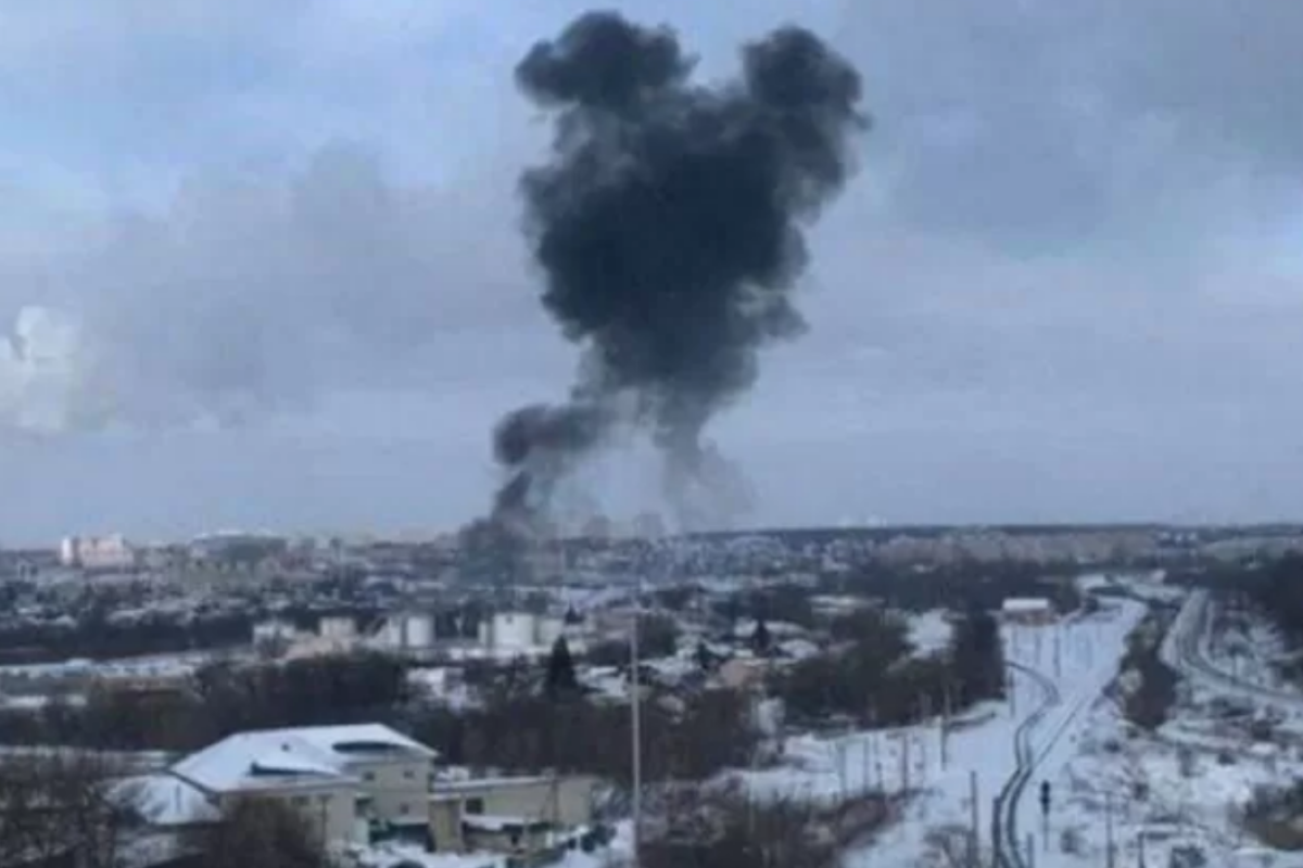 В российском Орле прогремел взрыв: дроны атаковали нефтебазу - фото В российском Орле прогремел взрыв: дроны атаковали нефтебазу - фото
