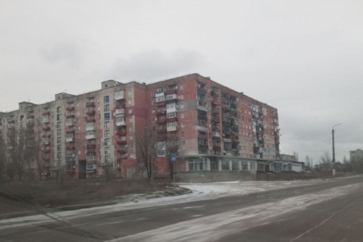 "Как такое возможно?": Жители Рубежного возмущены незаконным заселением "строителей" "Как такое возможно?": Жители Рубежного возмущены незаконным заселением "строителей"