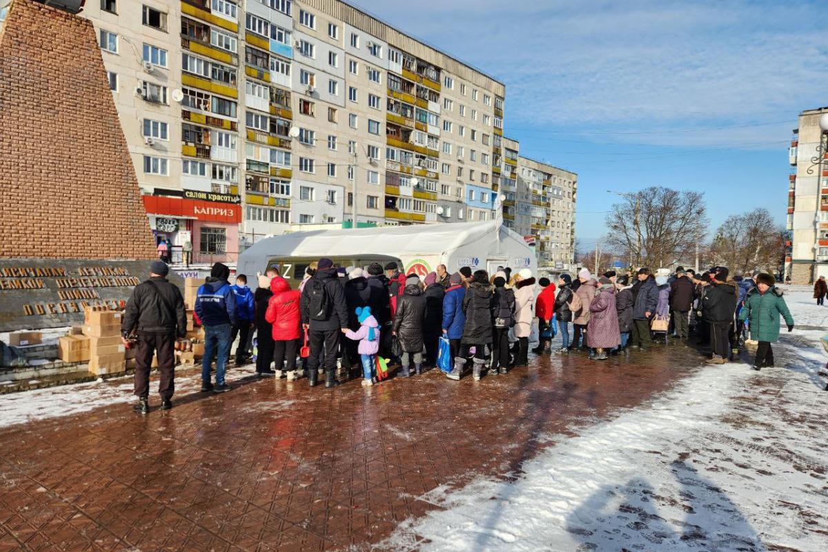 "Вот это зажили!": В сети активно обсуждают раздачу еды жителям оккупированного Лисичанска "Вот это зажили!": В сети активно обсуждают раздачу еды жителям оккупированного Лисичанска