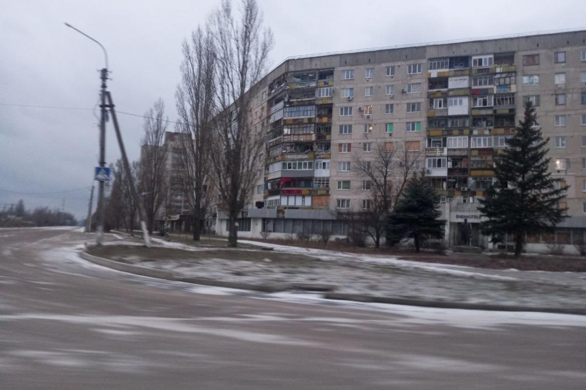 "Война с флагштоком": В сети показали, как оккупанты борются с "врагом" в Рубежном - видео "Война с флагштоком": В сети показали, как оккупанты борются с "врагом" в Рубежном - видео