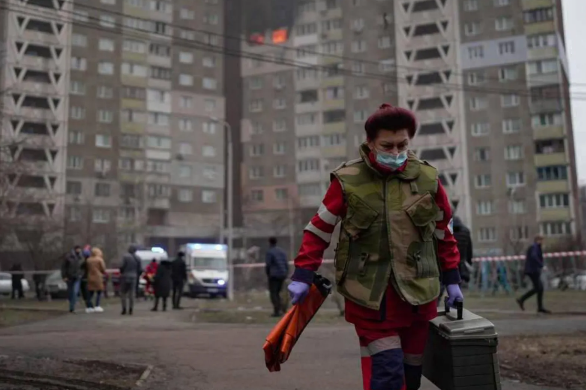 Ракетний удар по Києву: кількість постраждалих зросла, є загиблі Ракетний удар по Києву: кількість постраждалих зросла, є загиблі