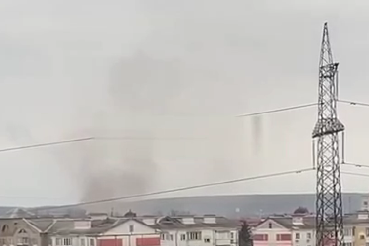 У російському Бєлгороді пролунав вибух: очевидці публікують відео з місця "прильоту" У російському Бєлгороді пролунав вибух: очевидці публікують відео з місця "прильоту"