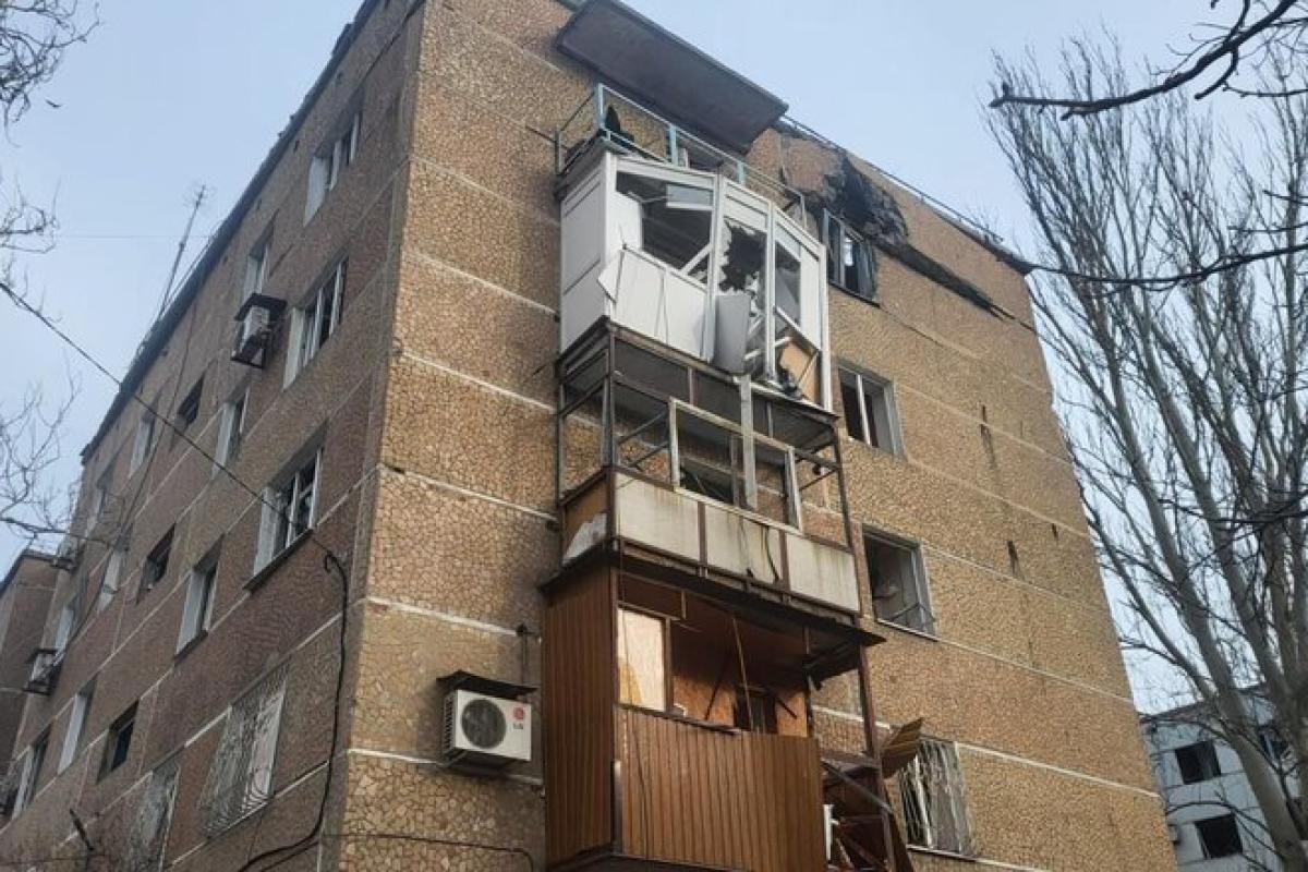 Россияне ударили КАБом по центру Курахово, 16 человек ранены: В ОВА показали последствия обстрела Россияне ударили КАБом по центру Курахово, 16 человек ранены: В ОВА показали последствия обстрела