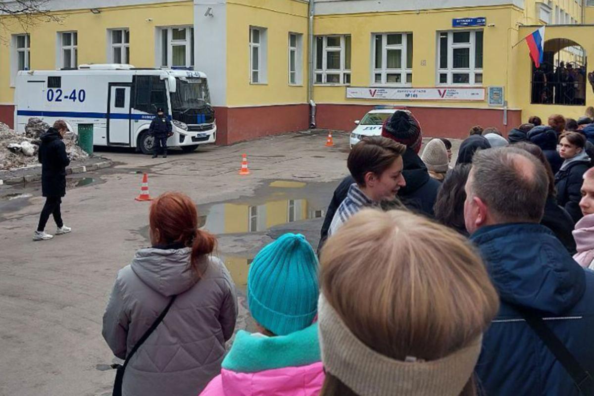 "Полдень против Путина": Как проходит акция протеста в России и мире - фото "Полдень против Путина": Как проходит акция протеста в России и мире - фото