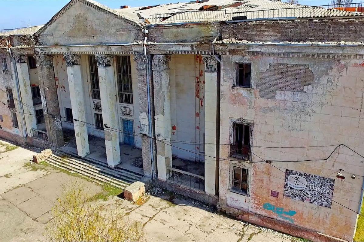 У мережі показали наслідки "прильоту" в окупованому Новодружеську на Луганщині - фото У мережі показали наслідки "прильоту" в окупованому Новодружеську на Луганщині - фото