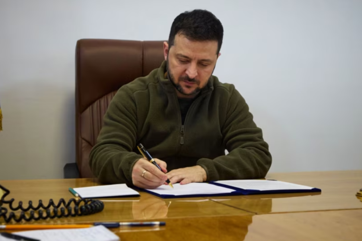Зеленський підписав закон про мобілізацію: що він передбачає