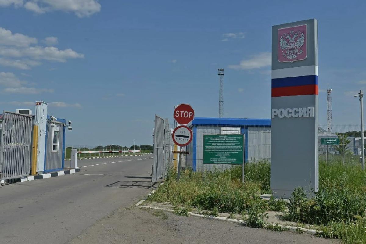 Россияне устанавливают "особую зону" на границе с "ЛНР" и "ДНР": в сети отреагировали на "указ"