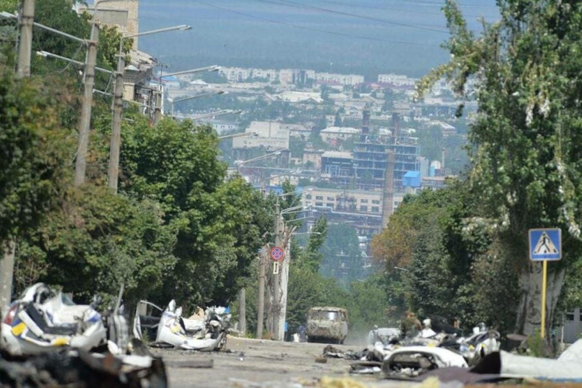 "Нам просто закривають рота, щоб не скаржилися": Жителі Лисичанська та Сєвєродонецька скаржаться на відсутність зв'язку "Нам просто закривають рота, щоб не скаржилися": Жителі Лисичанська та Сєвєродонецька скаржаться на відсутність зв'язку