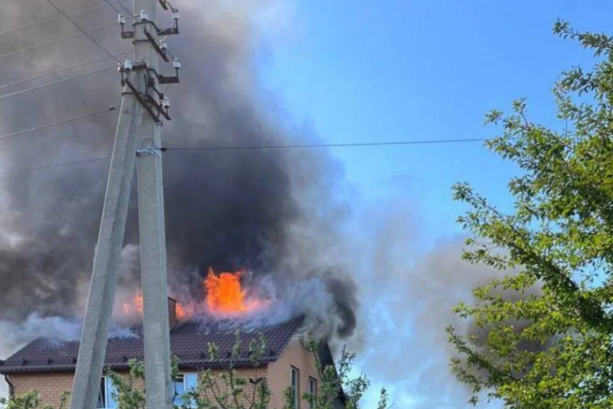 РФ продовжує бомбити свої міста: на околицях Бєлгорода росіяни впустили авіабомбу, є постраждалі - фото РФ продовжує бомбити свої міста: на околицях Бєлгорода росіяни впустили авіабомбу, є постраждалі - фото