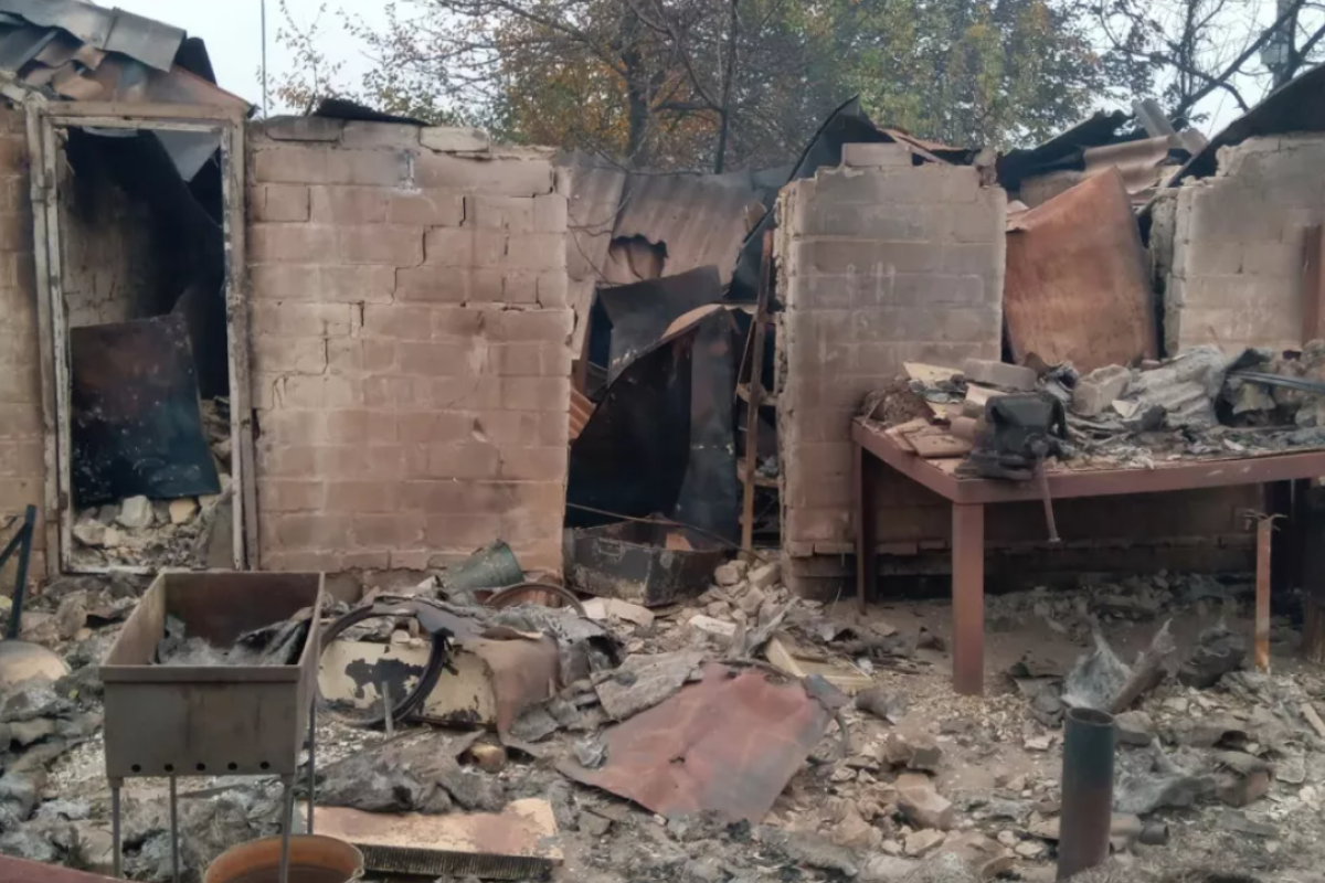 У Сиротине під Сєвєродонецьком на пожежі загинув чоловік - соцмережі У Сиротине під Сєвєродонецьком на пожежі загинув чоловік - соцмережі