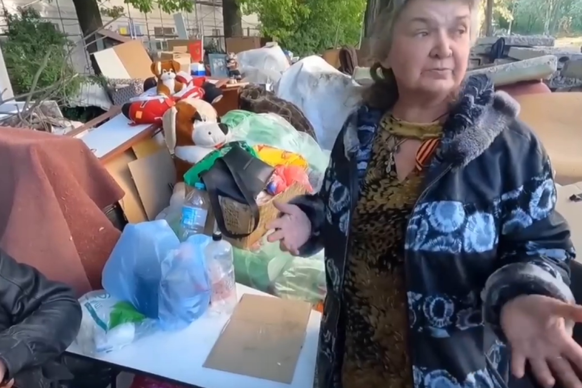 Ночуют под открытым небом: В сети показали на видео, как живут жители оккупированного Мариуполя