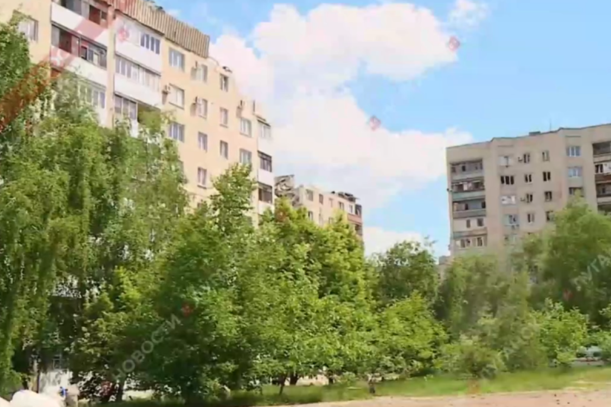 Окупанти показали відео з наслідками "прильоту" у Лисичанську Окупанти показали відео з наслідками "прильоту" у Лисичанську