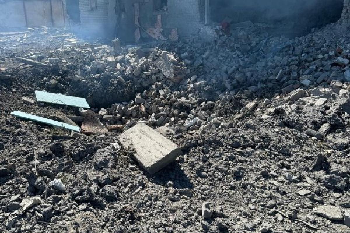 Росіяни скинули авіабомбу на Селидове: шістьох людей поранено, серед них двоє дітей Росіяни скинули авіабомбу на Селидове: шістьох людей поранено, серед них двоє дітей