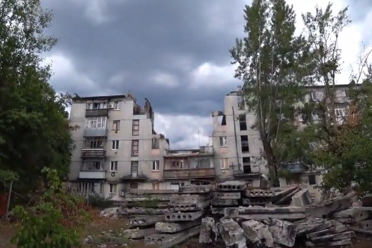 Росіяни демонтують будинки в окупованому Рубіжному - відео Росіяни демонтують будинки в окупованому Рубіжному - відео