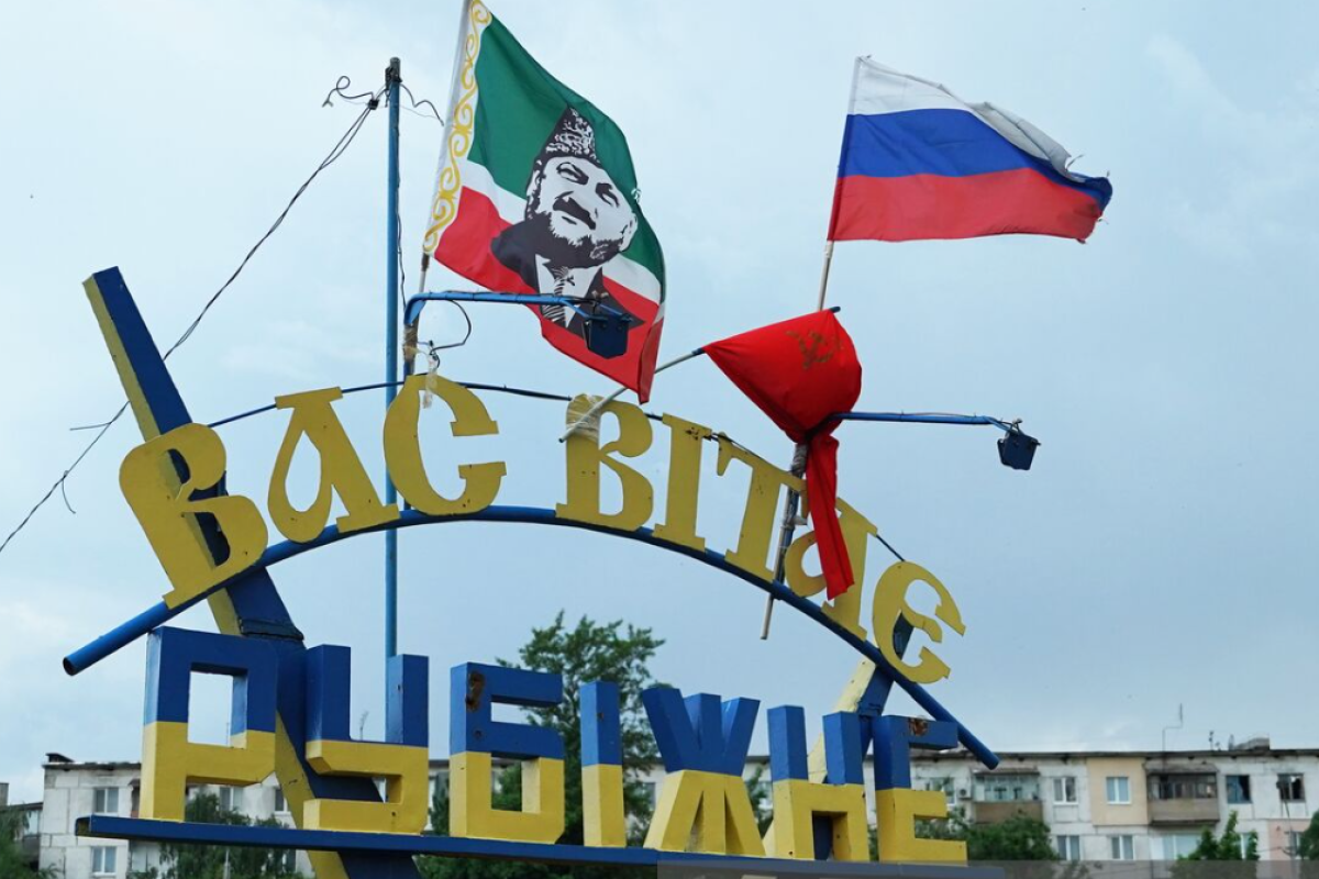 "Вони вважають себе богами": Жителі окупованого Рубіжного незадоволені поведінкою "нових росіян" "Вони вважають себе богами": Жителі окупованого Рубіжного незадоволені поведінкою "нових росіян"