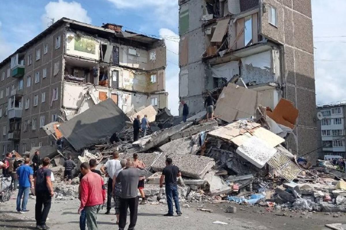 Взрыв в Нижнем Тагиле: момент обрушения жилого дома попал на видео