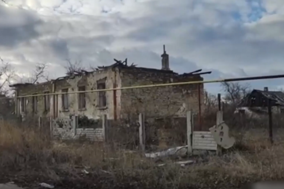 Одни руины и запустение: в сети показали на видео поселок Нижнее на Луганщине Одни руины и запустение: в сети показали на видео поселок Нижнее на Луганщине