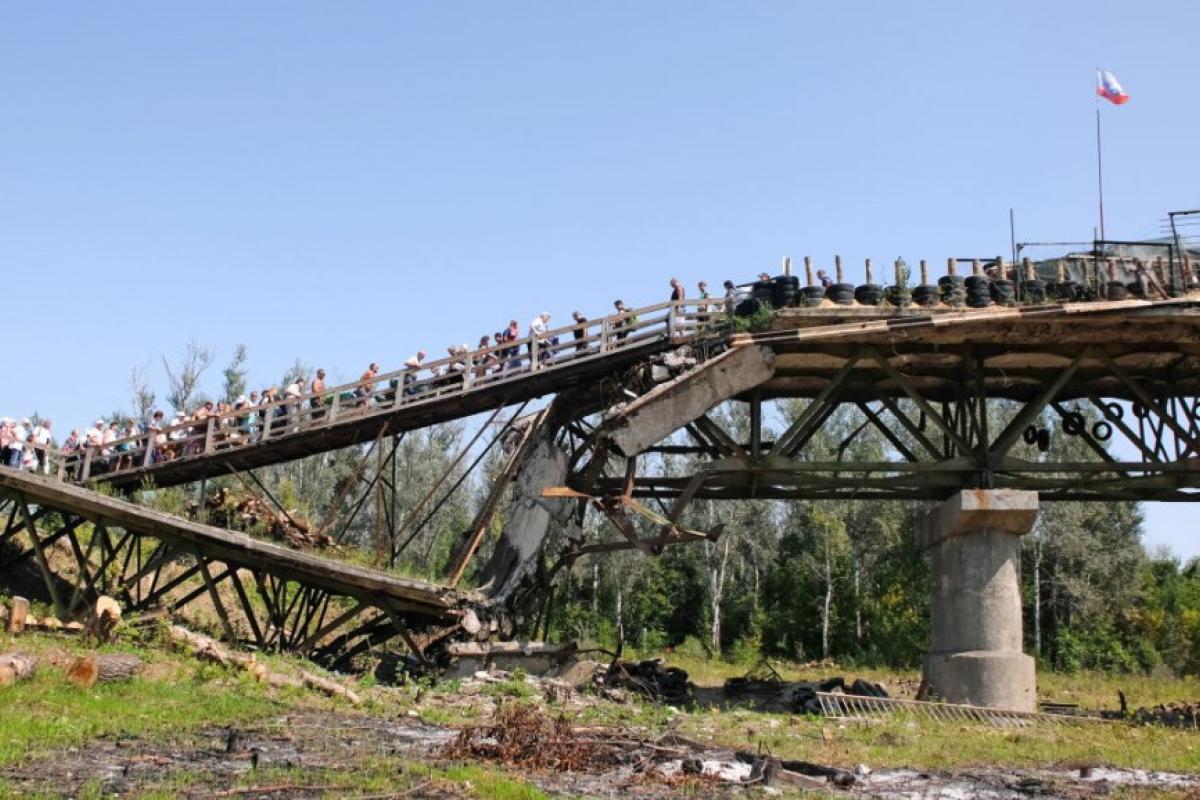 "Втомилися від Росії": В ОВА розповіли, як мости Луганська обрушуються під тягарем окупації "Втомилися від Росії": В ОВА розповіли, як мости Луганська обрушуються під тягарем окупації