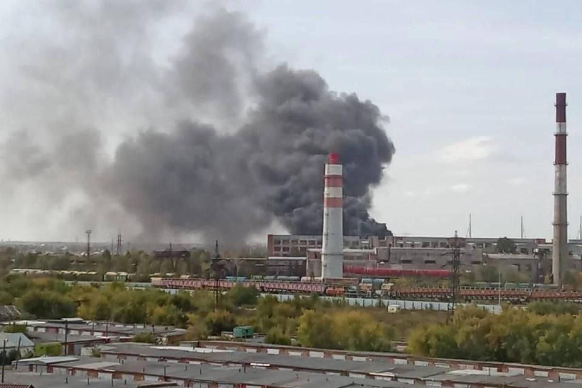 В российском Омске горит танковый завод: дым виден из разных районов города В российском Омске горит танковый завод: дым виден из разных районов города