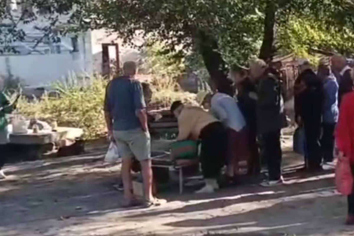 Волонтери показали на відео "точки годування" в окупованому Сіверськодонецьку Волонтери показали на відео "точки годування" в окупованому Сіверськодонецьку