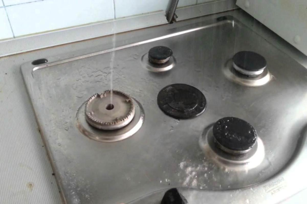 В оккупированном Донецке "появилась" вода, но не из-под крана: видео от очевидца В оккупированном Донецке "появилась" вода, но не из-под крана: видео от очевидца