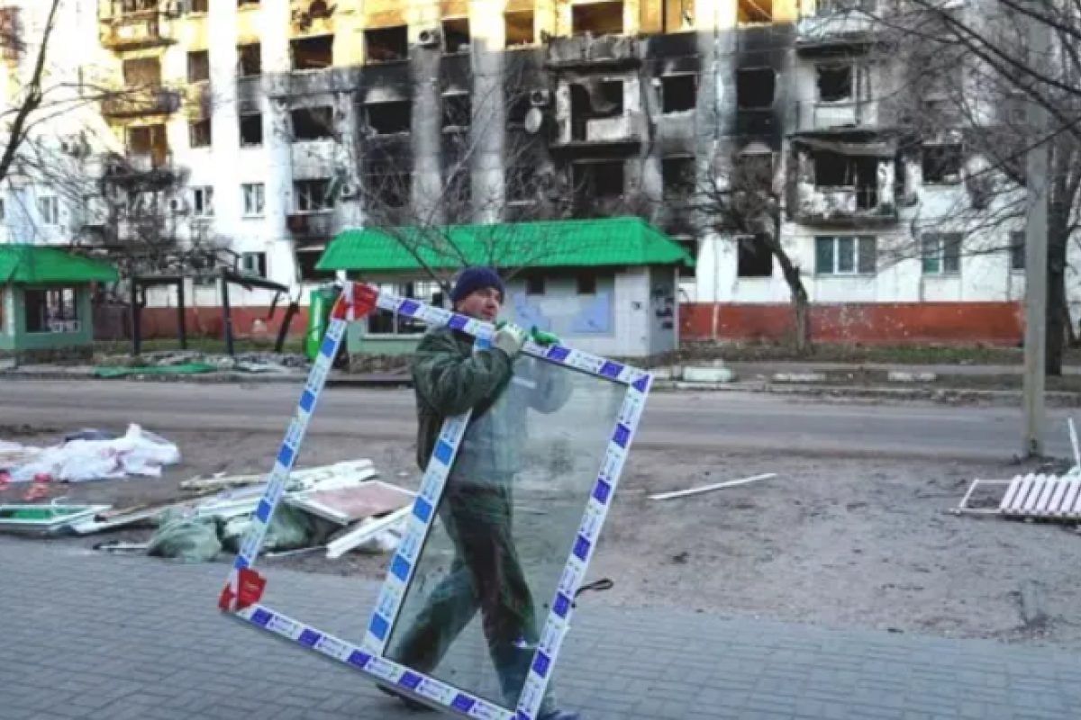 "Топит весь подъезд": жители Северскодонецка жалуются на последствия "ремонта" "Топит весь подъезд": жители Северскодонецка жалуются на последствия "ремонта"