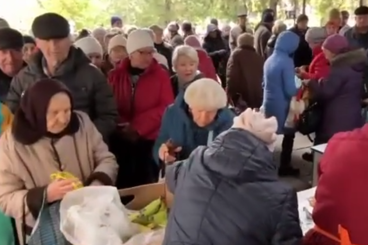 Раздача еды в Северскодонецке: оккупанты показали видео Раздача еды в Северскодонецке: оккупанты показали видео