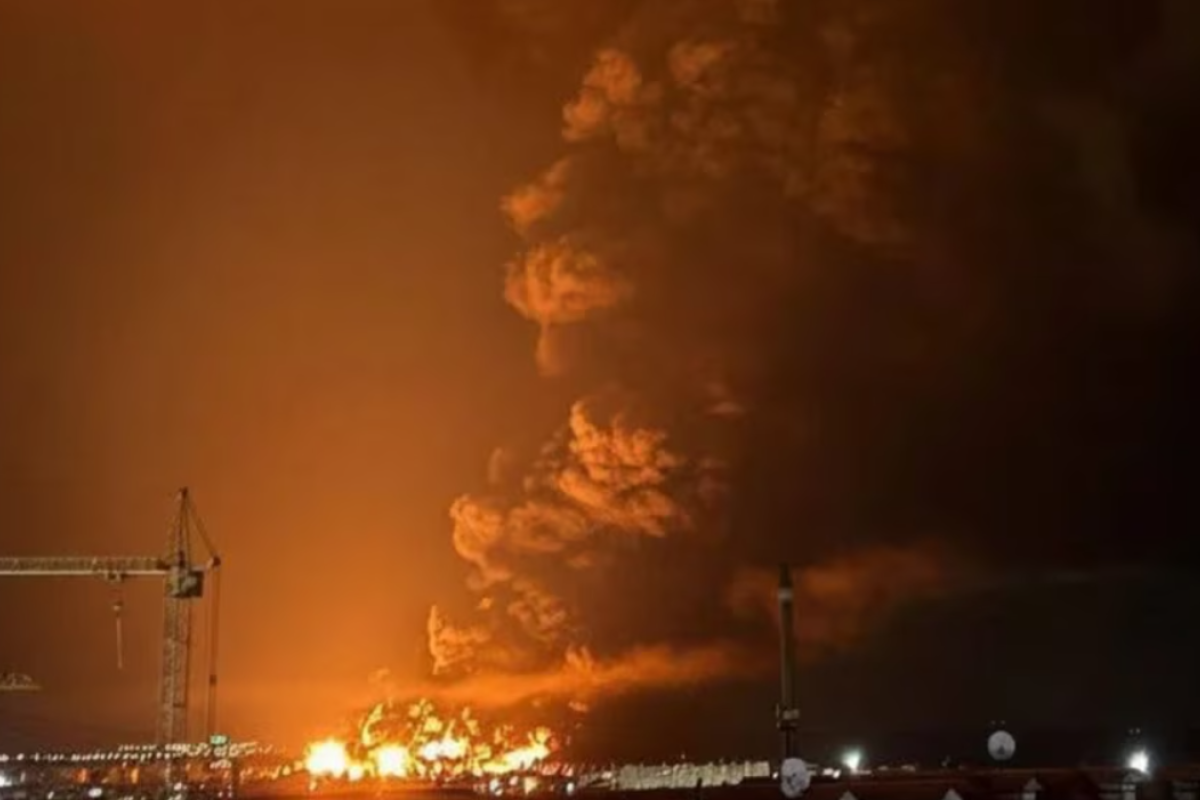 Разрушения нефтебазы в Феодосии Разрушения нефтебазы в Феодосии