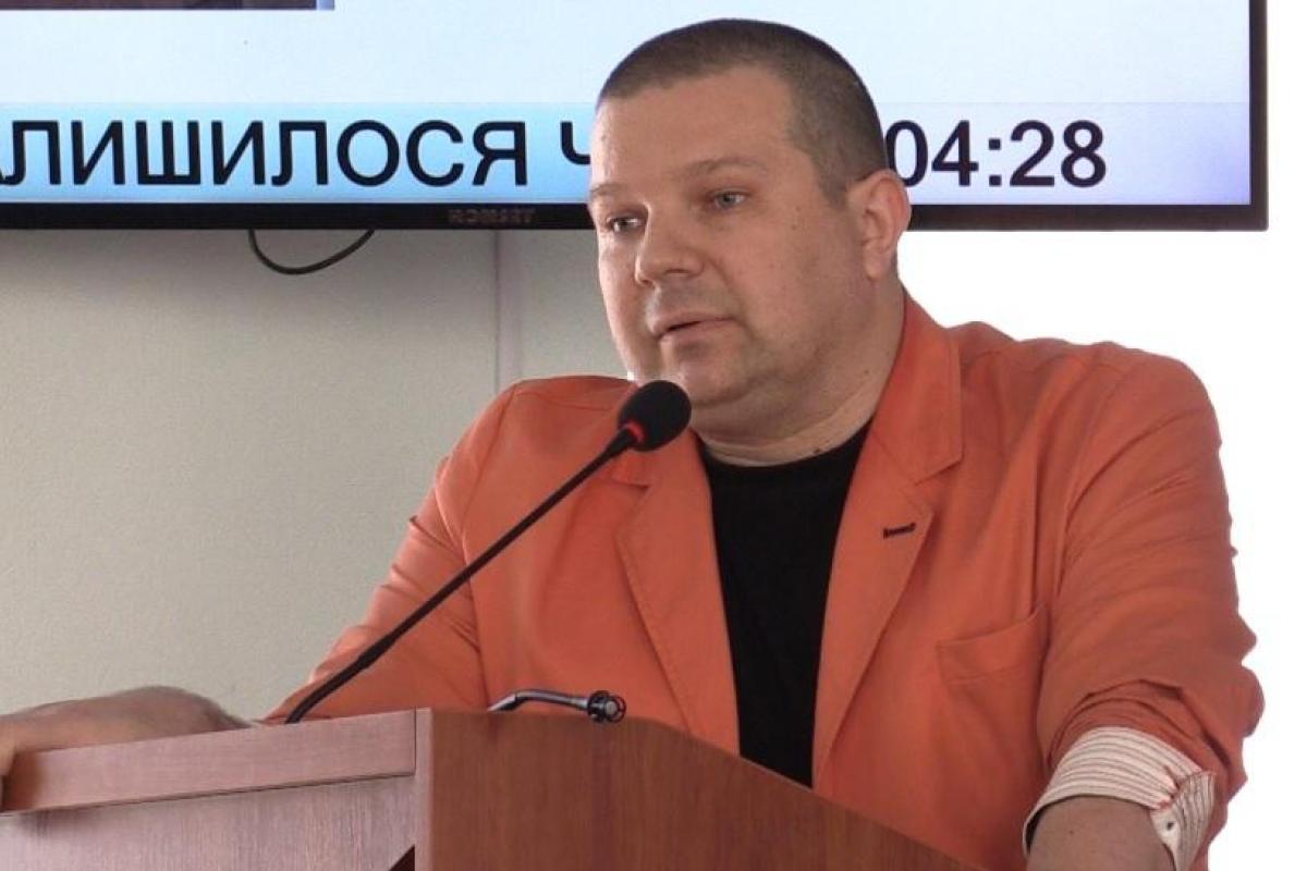 Кому в Лисичанске жить хорошо: Директор «Лисичансктеплосети» получает рекордную зарплату Кому в Лисичанске жить хорошо: Директор «Лисичансктеплосети» получает рекордную зарплату