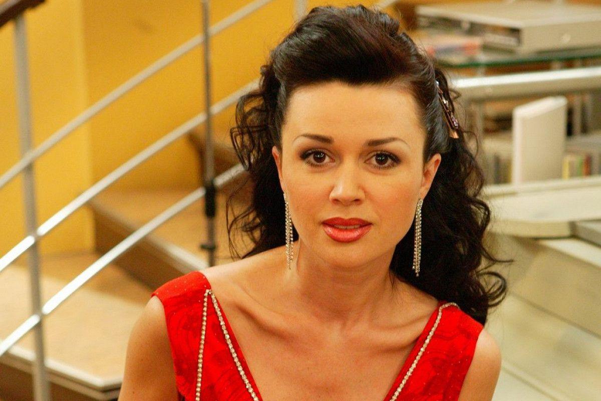 Анастасию Заворотнюк выписали из клиники: будет ли она продолжать лечение Анастасию Заворотнюк выписали из клиники: будет ли она продолжать лечение