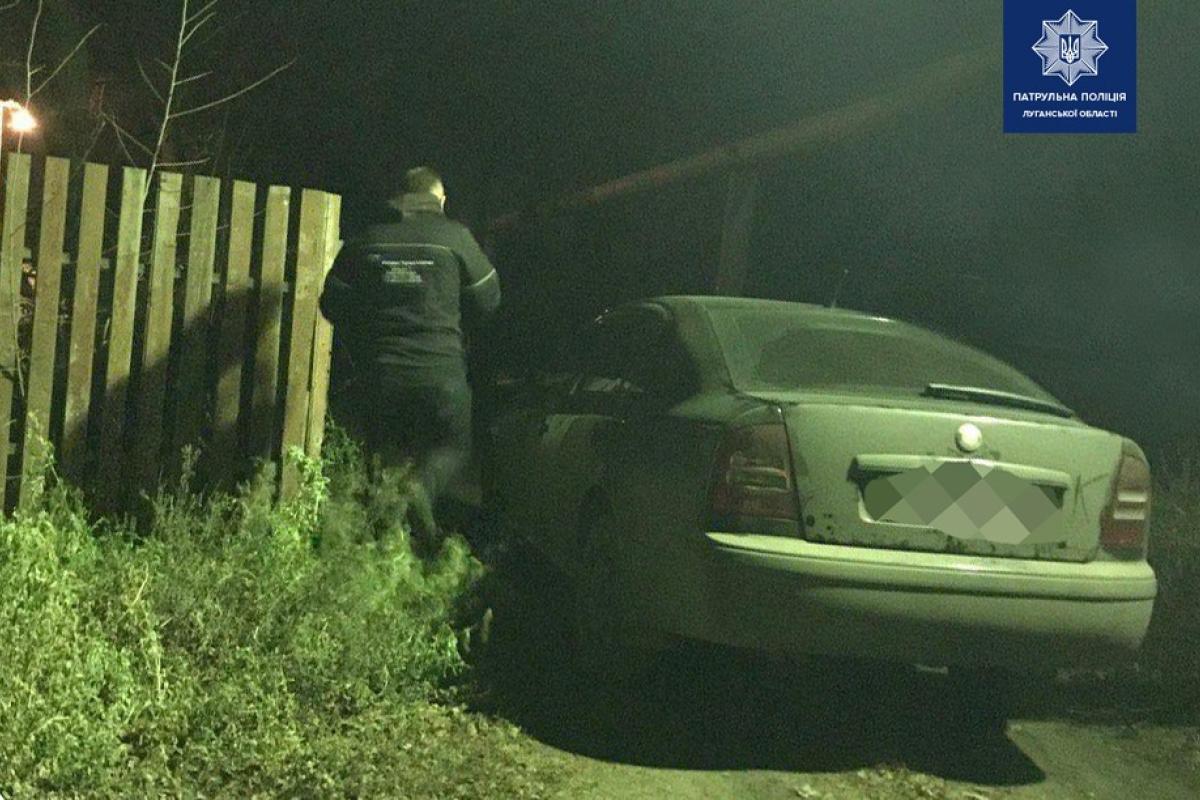 В Новодружеске мужчину избили и ограбили прямо у банкомата: детали происшествия