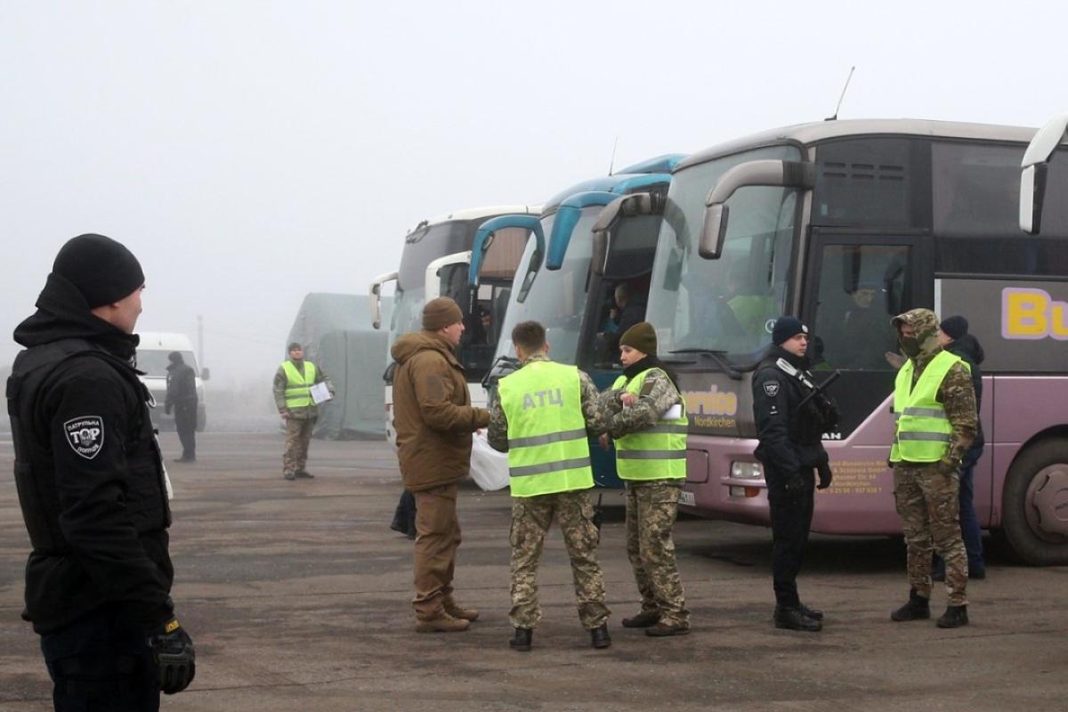Первая группа украинских пленных вернулась домой: имена освобожденных - СМИ Первая группа украинских пленных вернулась домой: имена освобожденных - СМИ