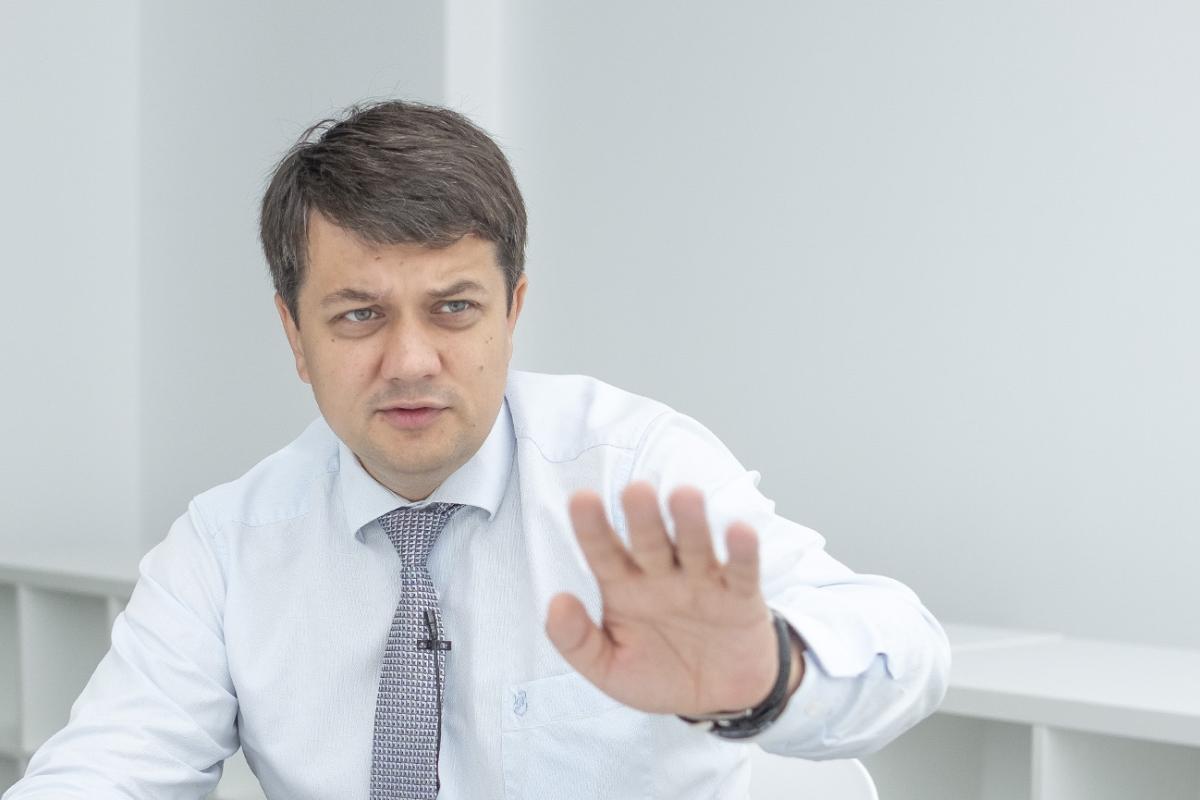 "В другой реальности": Разумков раскритиковал нардепов за их поведение "В другой реальности": Разумков раскритиковал нардепов за их поведение