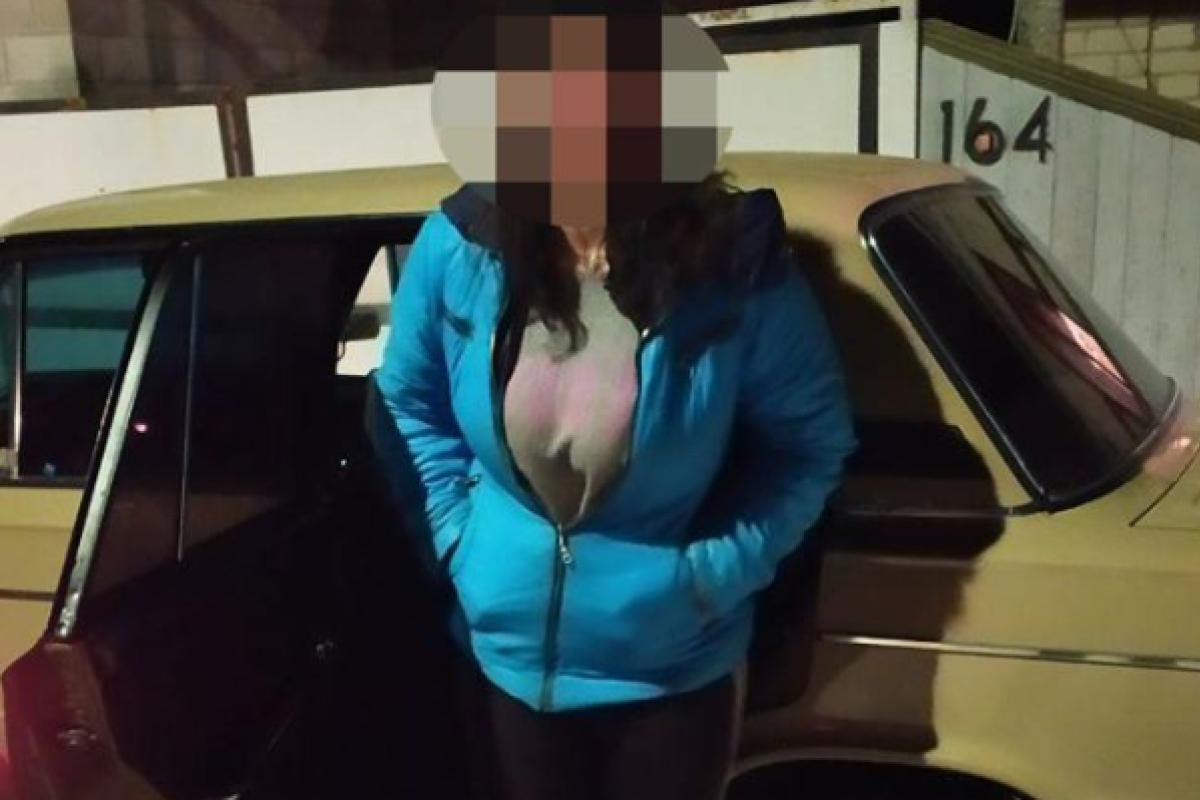 В центре Лисичанска пьяная женщина с 5-летним ребенком на "Жигулях" устроила дикие гонки В центре Лисичанска пьяная женщина с 5-летним ребенком на "Жигулях" устроила дикие гонки