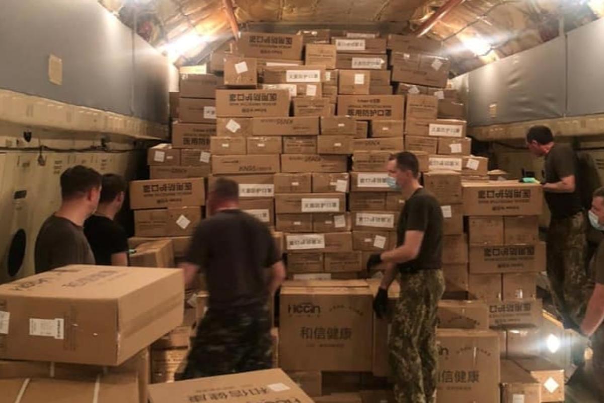 В Украину из Китая направляется самолет с масками, ИВЛ и тестами на коронавирус - Офис президента