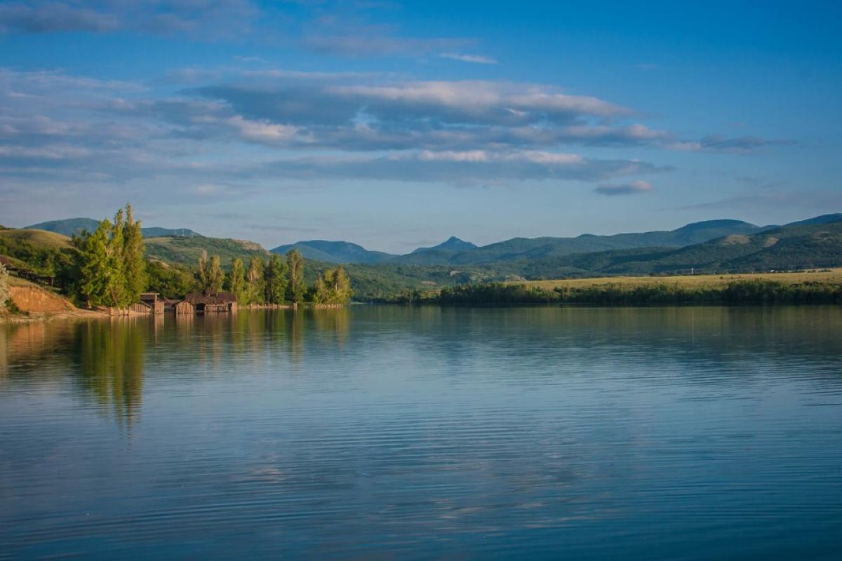 Засуха в Крыму: на водохранилище "выросли" острова (фото)