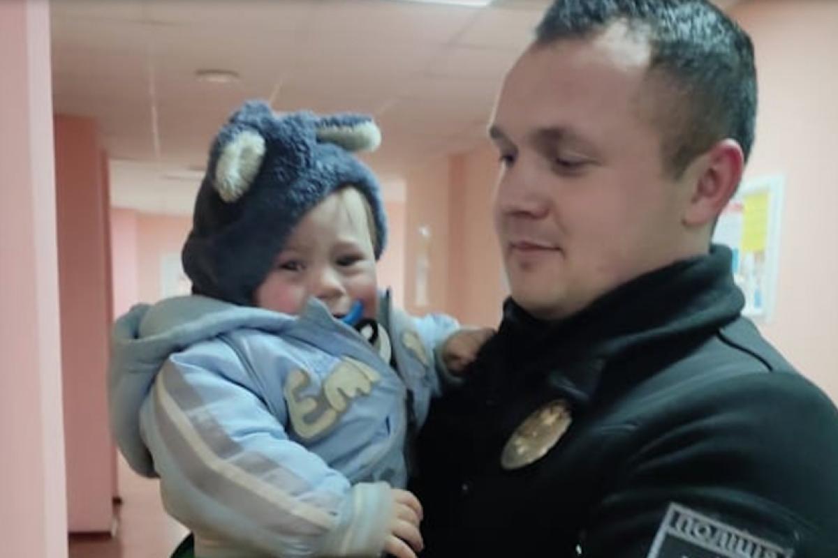 У годовалой девочки были ссадины на голове: на Луганщине двоих детей нерадивой матери поместили в больницу У годовалой девочки были ссадины на голове: на Луганщине двоих детей нерадивой матери поместили в больницу