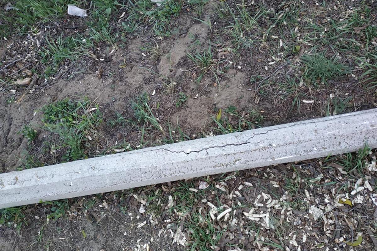 "Могут упасть и травмировать": в Северодонецке устанавливают "новые" столбы (фото) "Могут упасть и травмировать": в Северодонецке устанавливают "новые" столбы (фото)