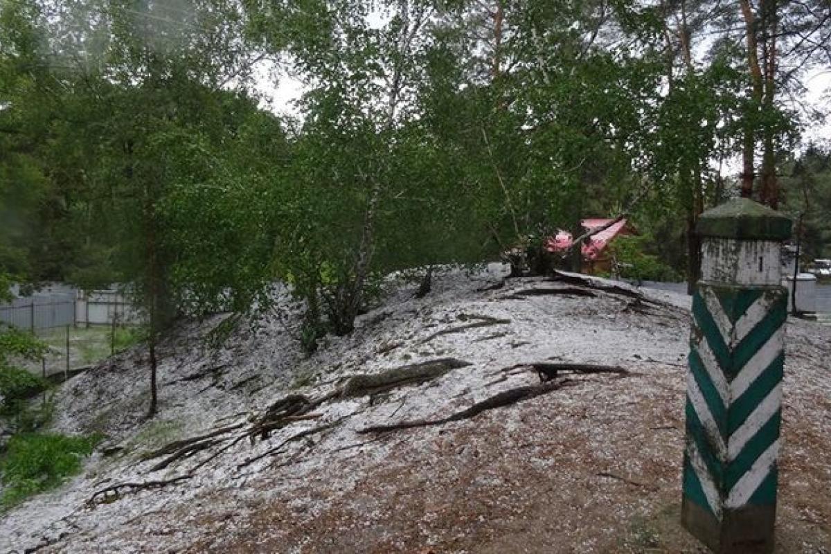 За неделю до лета: Донецкую область засыпал крупный град (фото) За неделю до лета: Донецкую область засыпал крупный град (фото)