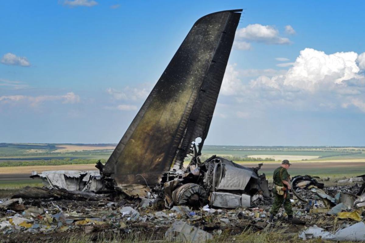 Первые потери: в Украине чтят память военных, погибших в сбитом над Луганском ИЛ-76 Первые потери: в Украине чтят память военных, погибших в сбитом над Луганском ИЛ-76