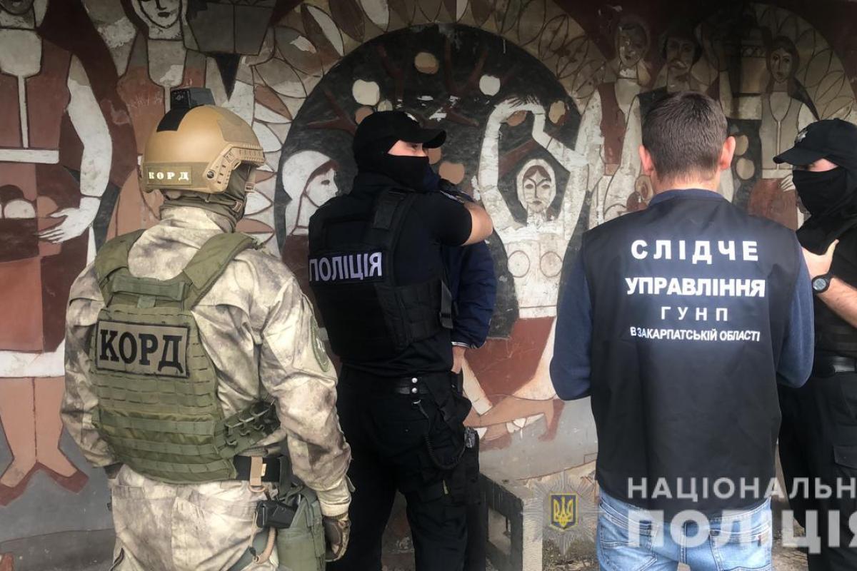 На Закарпатье задержали "авторитетов", которые собирали с местных предпринимателей "дань" (фото) На Закарпатье задержали "авторитетов", которые собирали с местных предпринимателей "дань" (фото)