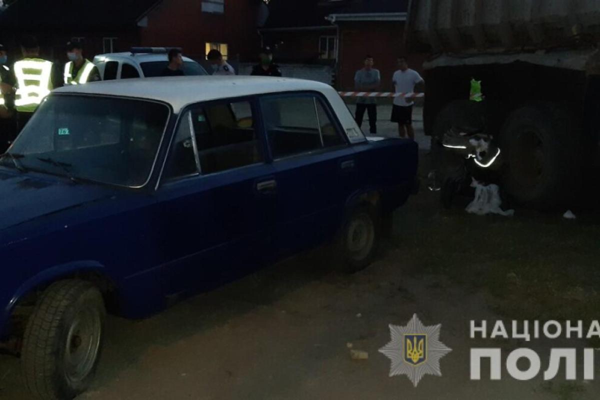 В Харькове автомобиль наехал на детскую коляску: младенец не выжил В Харькове автомобиль наехал на детскую коляску: младенец не выжил