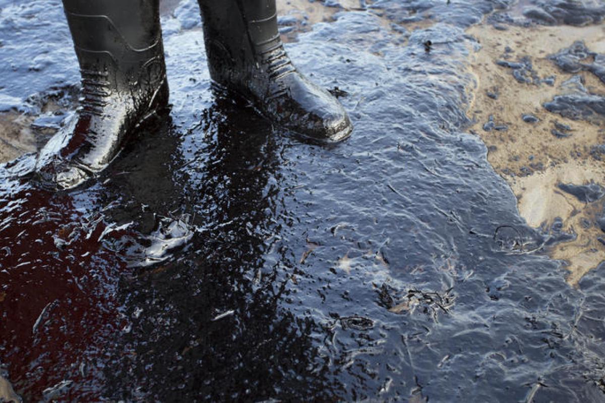 В Канаде произошел масштабный разлив нефти В Канаде произошел масштабный разлив нефти