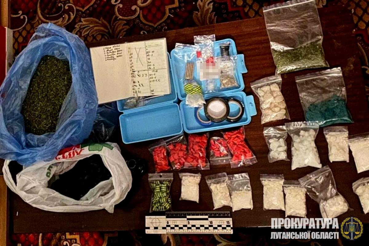 В Северодонецке ОПГ сбывала наркотики в особо крупных размерах В Северодонецке ОПГ сбывала наркотики в особо крупных размерах
